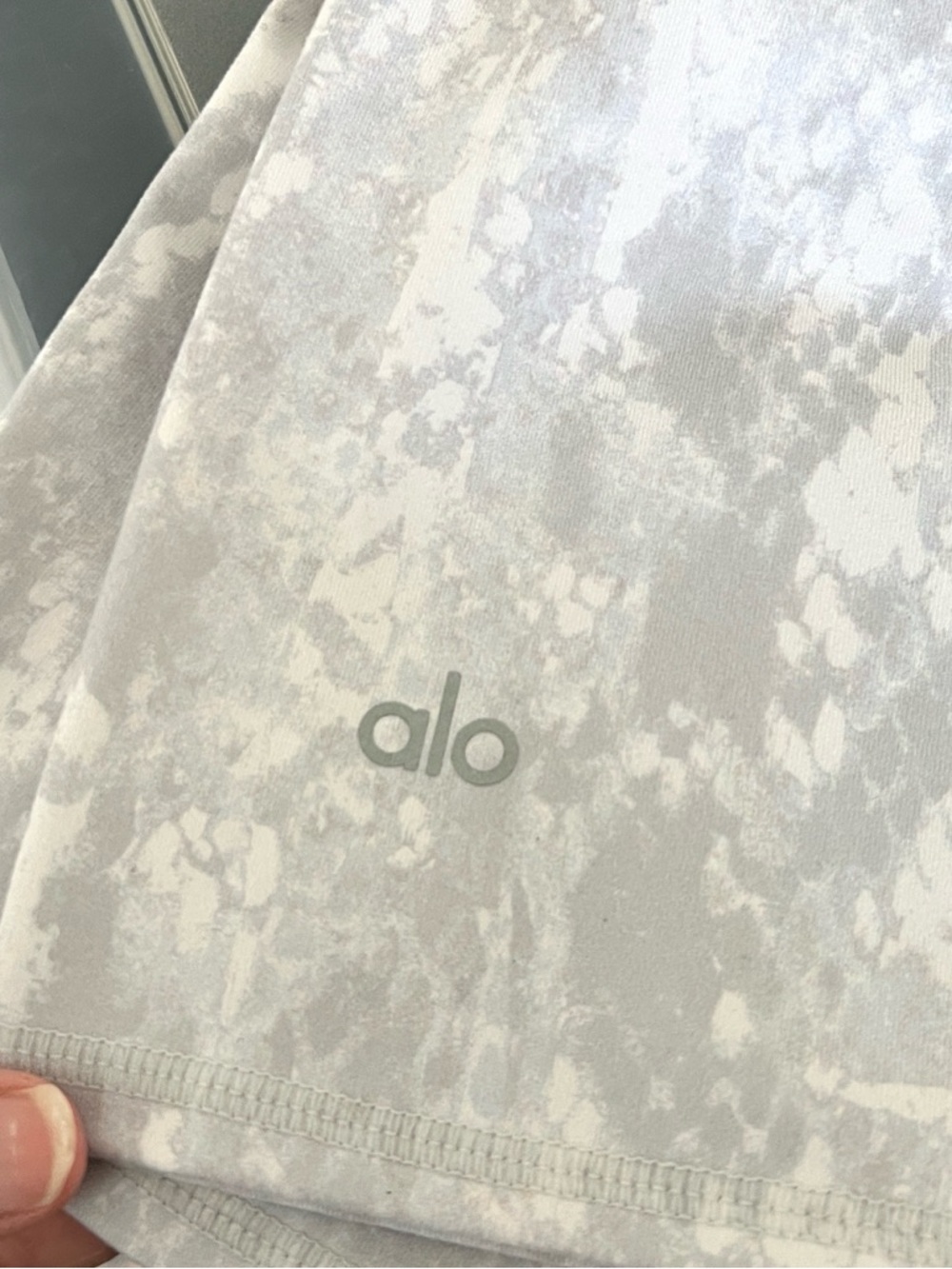 ALO Python Crop Leggings - Picture 6 of 7